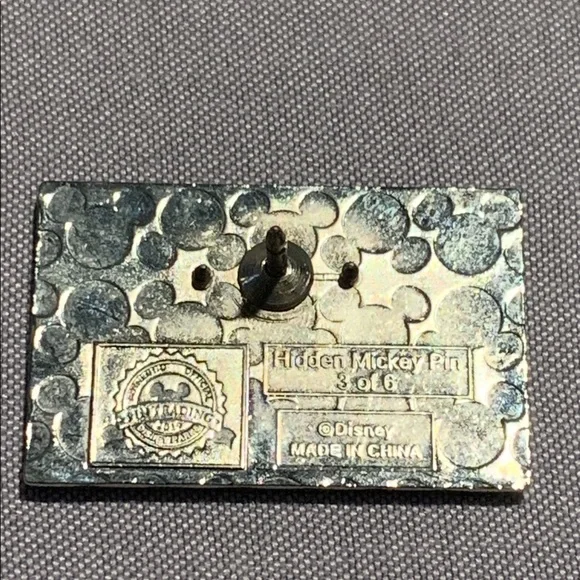 DISNEY HIDDEN MICKEY PIN 2019 STYLIZED ATTRACTIONS - IT'S A SMALL WORLD - Picture 2 of 3